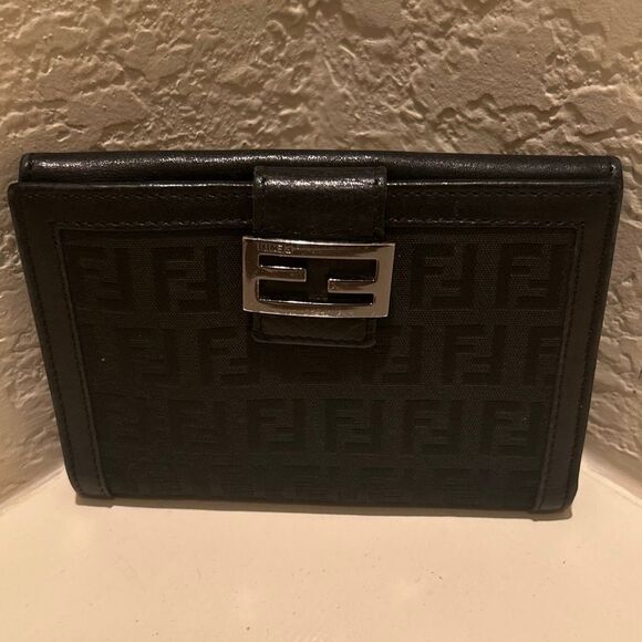 Fendi Zucca Canvas Leather Bifold Compact Wallet Black Logo Print Monogram Luxe - Picture 1 of 10